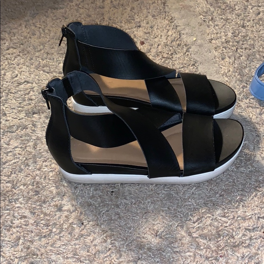 Sandals - Picture 2 of 4